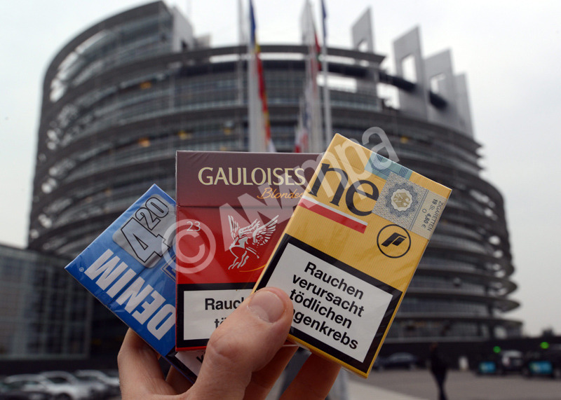 epa03901746 Three boxes containing cigarettes infront of  European Parliament in Strasbourg, France, 08 October 2013. The Parliament debates about the manufacture, presentation and sale of tobacco and related products.  EPA/PATRICK SEEGER