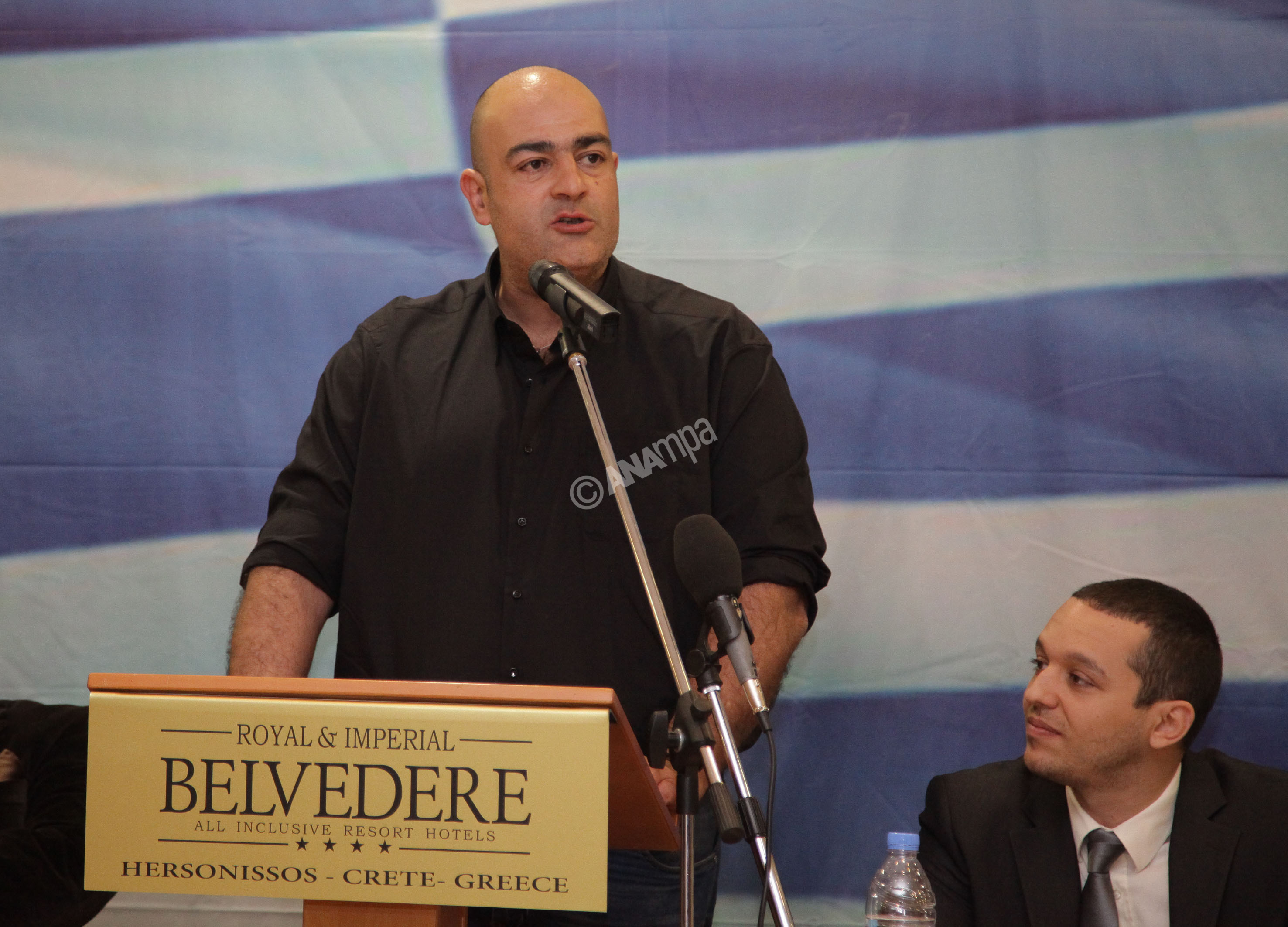 Στο βήμα μιλάει ο υποψήφιος περιφερειάρχης Κρήτης Γιώργος Σπυρόπουλος στην εκδήλωση της Χρυσής Αυγής που πραγματοποιήθηκε στη Χερσόνησο στο Ηράκλειο για να ανακοινώσει τους υποψήφιους για τις επερχόμενες αυτοδιοικητικές εκλογές στη Κρήτη, με την παρουσία πρωτοκλασάτων στελεχών του κόμματος, Κυριακή 23 Φεβρουαρίου 2014. Το παρόν έδωσαν οι βουλευτές Ηλίας Κασιδιάρης, Ελένη Ζαρούλια, Ηλίας Παναγιώταρος, Δημήτρης Κουκούτσης και ο Μιχάλης Αρβανίτης. Ο Γιώργος Σπυρόπουλος εν ενεργεία αστυνομικός με καταγωγή από τα Σφακιά θα είναι ο υποψήφιος Περιφερειάρχης Κρήτης για τη Χρυσή Αυγή. ΑΠΕ-ΜΠΕ/ΑΠΕ-ΜΠΕ/ΣΤΕΦΑΝΟΣ ΡΑΠΑΝΗΣ