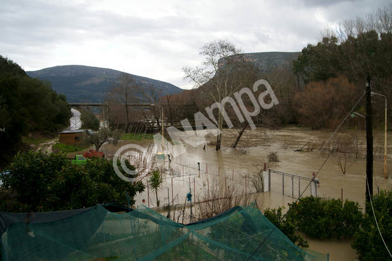 Πλημυρισμένα σπίτια ύστερα από την υπερχείλιση του ποταμού Καλαμά, Παρασκευή 18 Ιανουαρίου 2013. ΑΠΕ-ΜΠΕ/ΑΠΕ-ΜΠΕ/ΗΛΙΑΣ ΜΑΚΟΣ