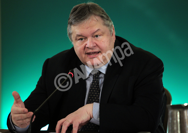 Ο αντιπρόεδρος της Κυβέρνησης και πρόεδρος του ΠΑΣΟΚ Ευάγγελος Βενιζέλος μιλάει σε διακαναλική συνέντευξη σε κεντρικό ξενοδοχείο της Αθήνας, Κυριακή 06 Απριλίου 2014.