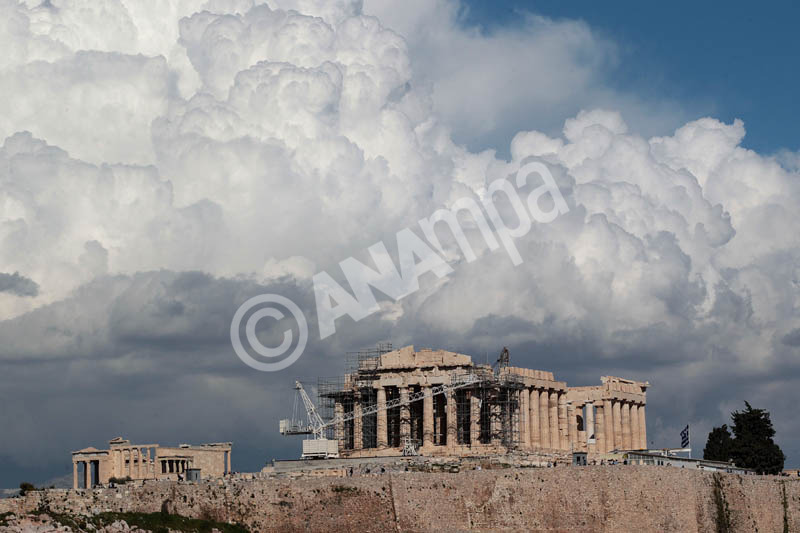 Σύννεφα έχουν συγκεντρωθεί πάνω από την Ακρόπολη, στην Αθήνα, την Τετάρτη 05 Μαρτίου 2014. ΑΠΕ-ΜΠΕ/ΑΠΕ-ΜΠΕ/ΠΑΝΤΕΛΗΣ ΣΑΪΤΑΣ