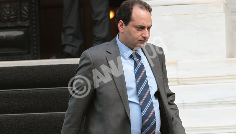 Ο αναπληρωτής υπουργός Υποδομών, Μεταφορών και Δικτύων Χρήστος Σπίρτζης εξέρχεται από το Μέγαρο Μαξίμου, την Τρίτη 14 Απριλίου 2015. Διυπουργική σύσκεψη για τις προσφυγικές ροές πραγματοποιήθηκε στο Μέγαρο Μαξίμου υπό την προεδρία του Πρωθυπουργού Αλέξη Τσίπρα με την συμμέτοχη της αναπληρώτριας υπουργού Μεταναστευτικής Πολιτικής Τασίας Χριστοδουλοπούλου, του αναπληρωτή υπουργού Προστασίας του Πολίτη Γιάννη Πανούση, του αναπληρωτή υπουργού Ναυτιλίας Θεόδωρου Δρίτσα, του Αρχηγού του Λιμενικού Αντιναύαρχου Αθανάσιου Αθανασόπουλου και του β υπαρχηγού Νικόλαου Πατρινού καθώς και του ειδικού σύμβουλου του Επιτρόπου Μετανάστευσης, Εσωτερικών Υποθέσεων και Ιθαγένειας Αριστείδη Καλογερόπουλου. . .   ΑΠΕ-ΜΠΕ/ΑΠΕ-ΜΠΕ/ΠΑΝΤΕΛΗΣ ΣΑΙΤΑΣ