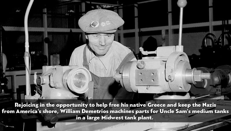 Φωτό: Έλληνας εργάτης στη βιομηχανία αρμάτων μάχης του Θείου Σαμ, στις μεσοδυτικές πολιτείες των ΗΠΑ. 