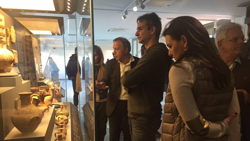 Η φωτογραφία είναι από την προσωπική σελίδα του Κυριάκου Μητσοτάκη στο facebook