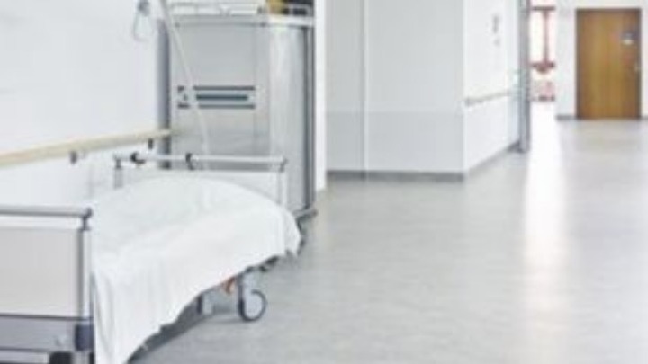 Αστυνομικοί που βγαίνουν με νοσοκόμες