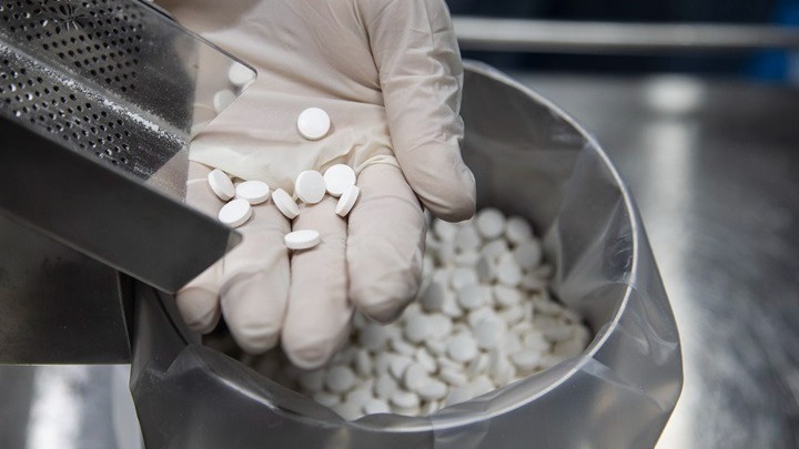 Εγκρίθηκε στη Βρετανία το αντιιικό χάπι της Merck για τη θεραπεία του κορωνοϊού