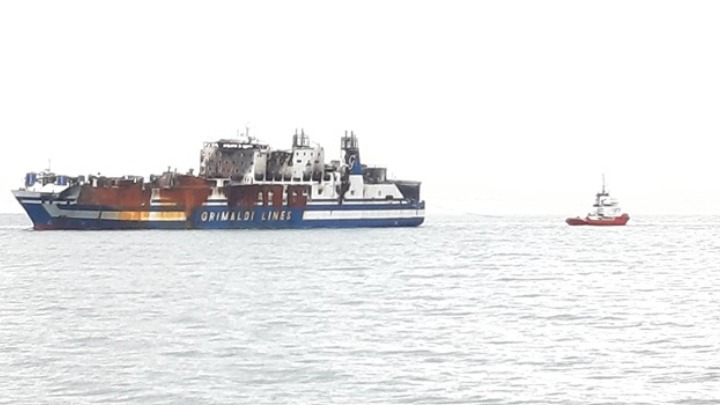 Στο λιμάνι Πλατυγιάλι «Αστακός» ρυμουλκείται το “Euroferry Olympia” Στο λιμάνι Πλατυγιάλι «Αστακός» ρυμουλκείται το “Euroferry Olympia”