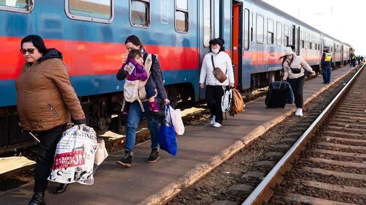 ΟΗΕ: Περισσότεροι από 677.000 πρόσφυγες έφυγαν από την Ουκρανία λόγω της ρωσικής εισβολής ΟΗΕ: Περισσότεροι από 677.000 πρόσφυγες έφυγαν από την Ουκρανία λόγω της ρωσικής εισβολής