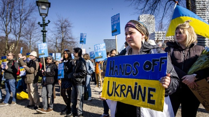 Μεγάλες διαδηλώσεις κατά του πολέμου στην Ουκρανία σε πολλές ευρωπαϊκές πόλεις
