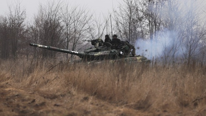 Οι ρωσικές δυνάμεις πραγματοποιούν “ευρεία επίθεση” στην Ουκρανία