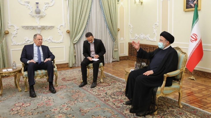 Στην Τεχεράνη ο Λαβρόφ για συνομιλίες με την ιρανική ηγεσία