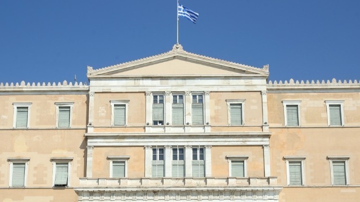 Ψηφίστηκε το νομοσχέδιο για ναυπηγεία Σκαραμαγκά και καζίνο στο Ελληνικό