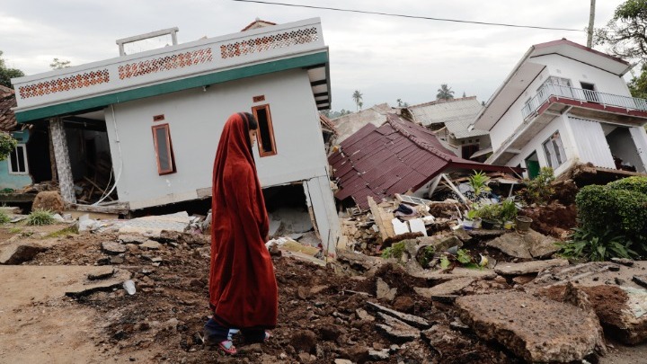 Τους 271 έφτασαν οι νεκροί από τον σεισμό στην Ινδονησία