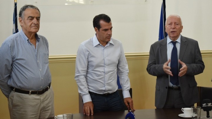 Migration Min Plevris visits migration facilities on Lesvos island