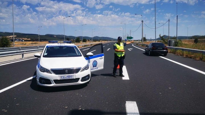 Traffic disrupted on Athens–Corinth highway after truck blaze