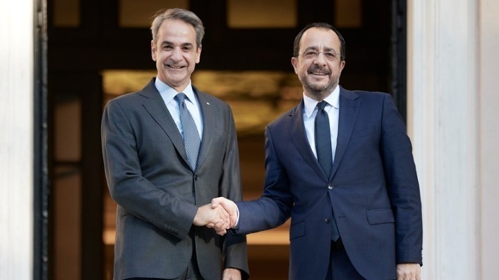 Prime Minister Mitsotakis speaks to Cyprus President Christodoulides on the telephone