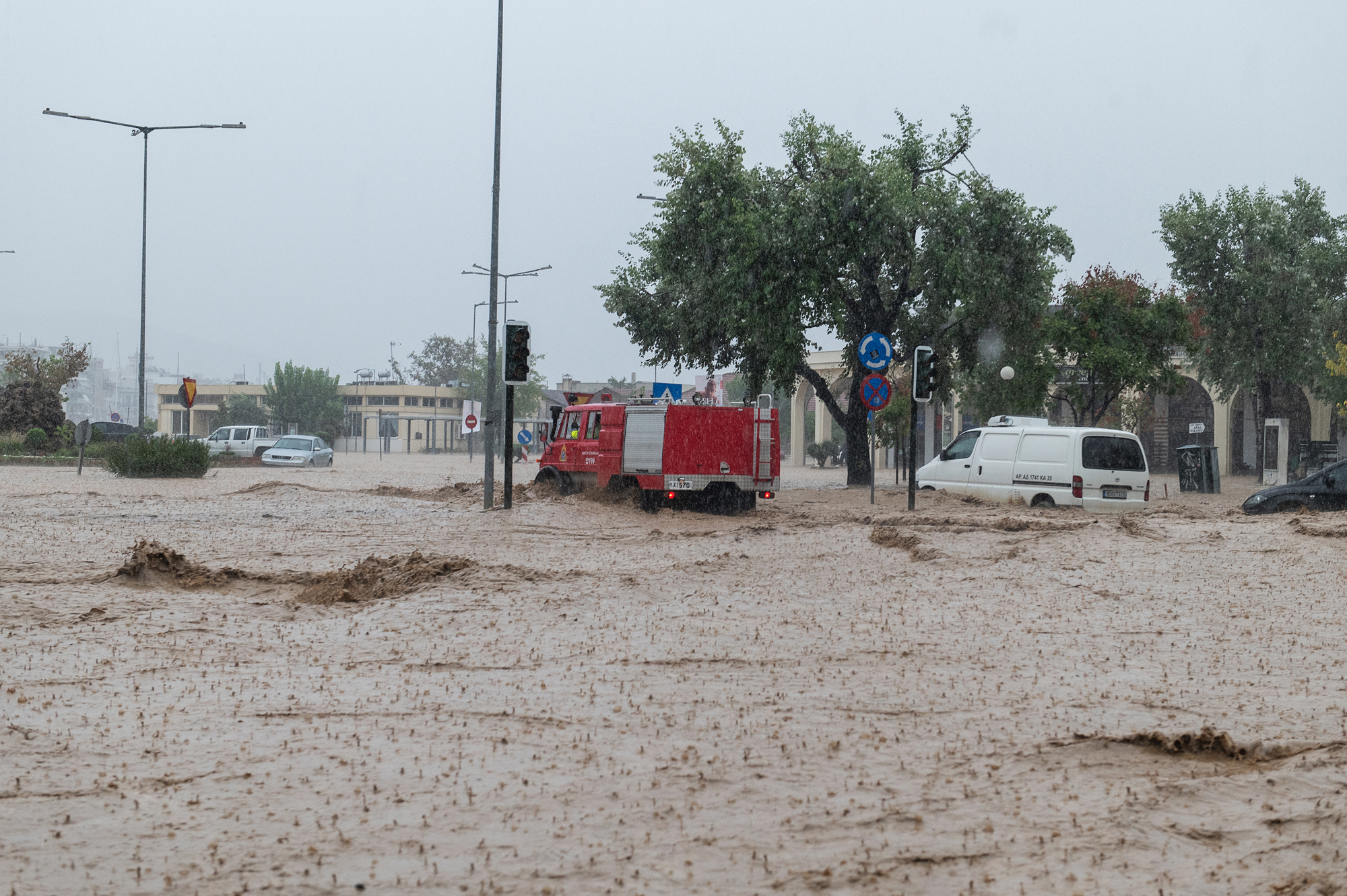 Μετά τις φωτιές ήρθαν οι πλημμύρες - Τραγικές εικόνες σε Θεσσαλία, Σποράδες και Εύβοια